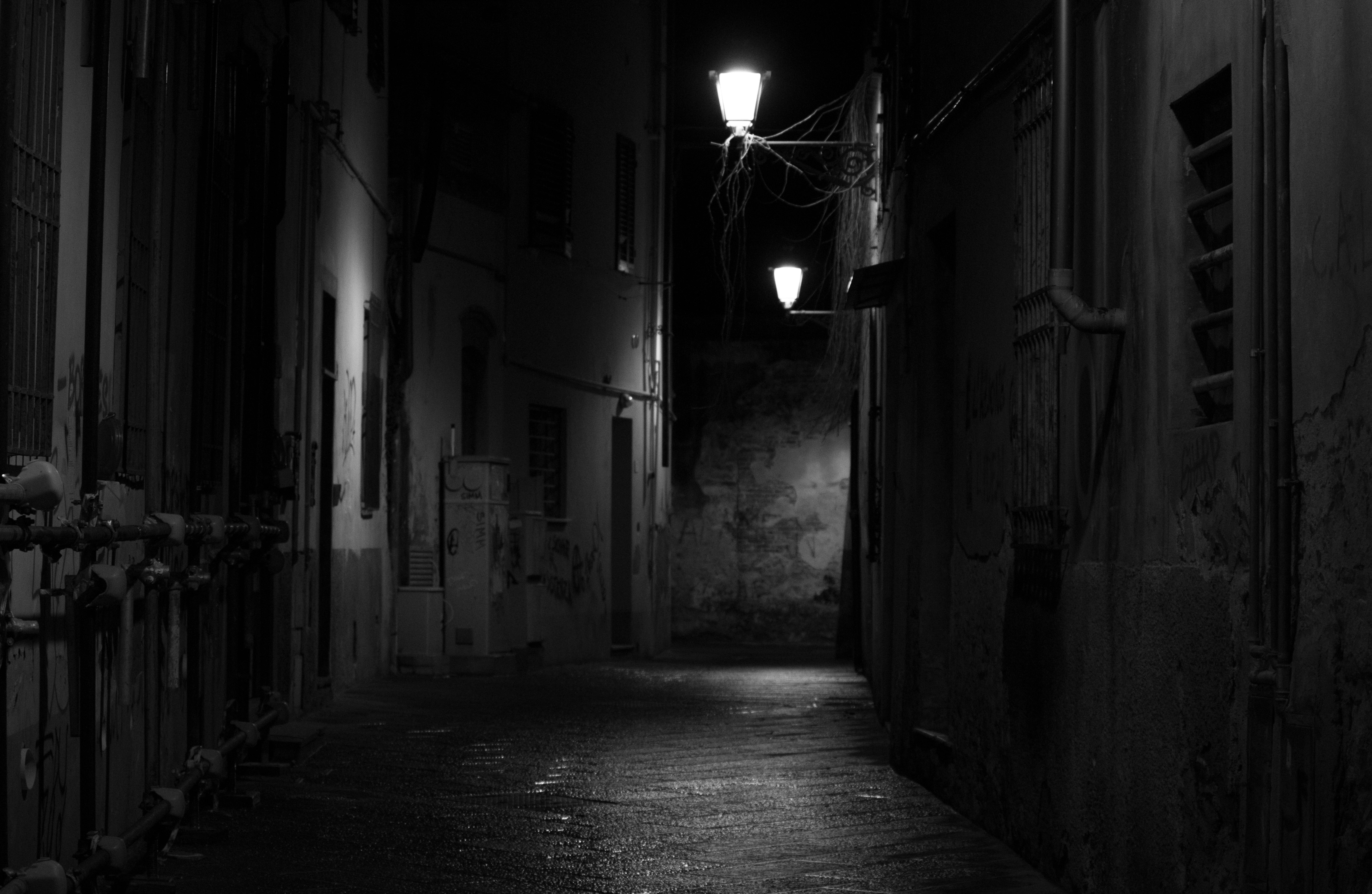 Dark alley, Pisa